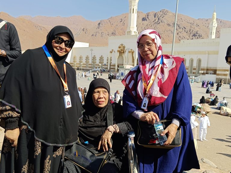 Jemaah Umrah Wisajuta Travel & Tours di Bukit Uhud