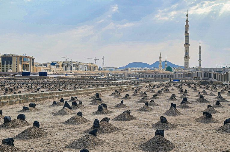 Pakej Umrah Ekonomi_Perkuburan baqi