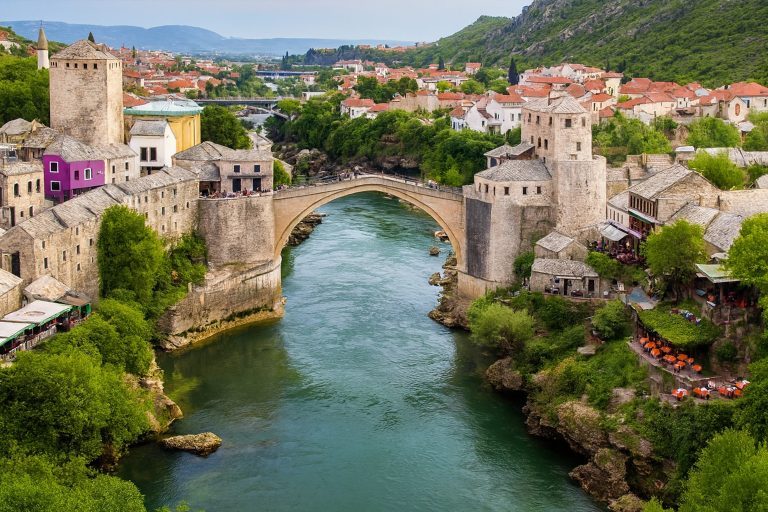 Stari Most di Mostar, Bosnia, jambatan ikonik abad ke-16 yang termasuk dalam itinerari pakej Balkan Budapest 4 negara.